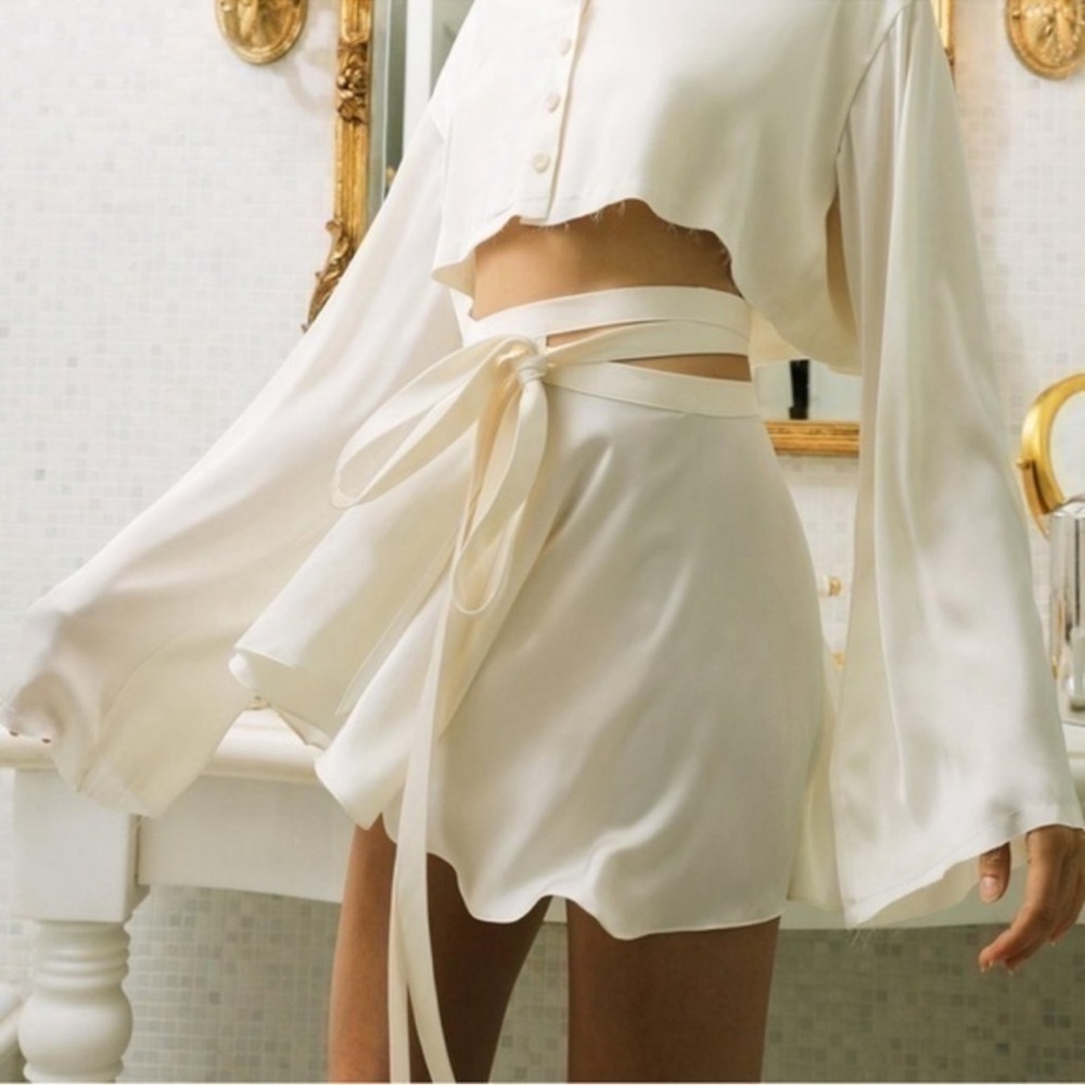 Commense White Satin Wrap Skirt in size Small - Picture 3 of 4